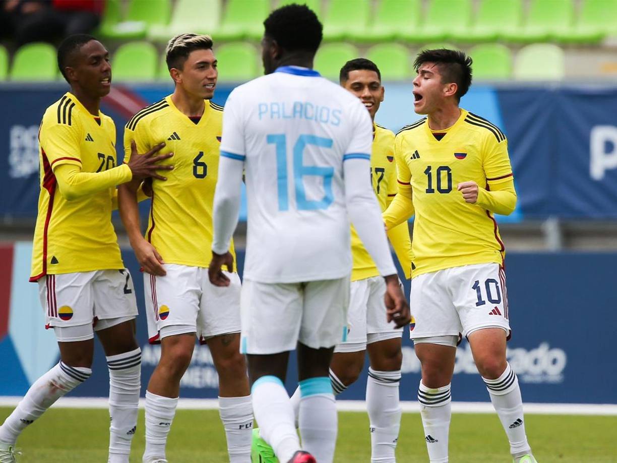 En la recta final de la primera mitad los sudamericanos aumentaron la cuenta. El artillero Carlos Cortés anticipó en el área a Luis Vega y la esférica se marchó al fondo de las redes. Era el minuto 42.