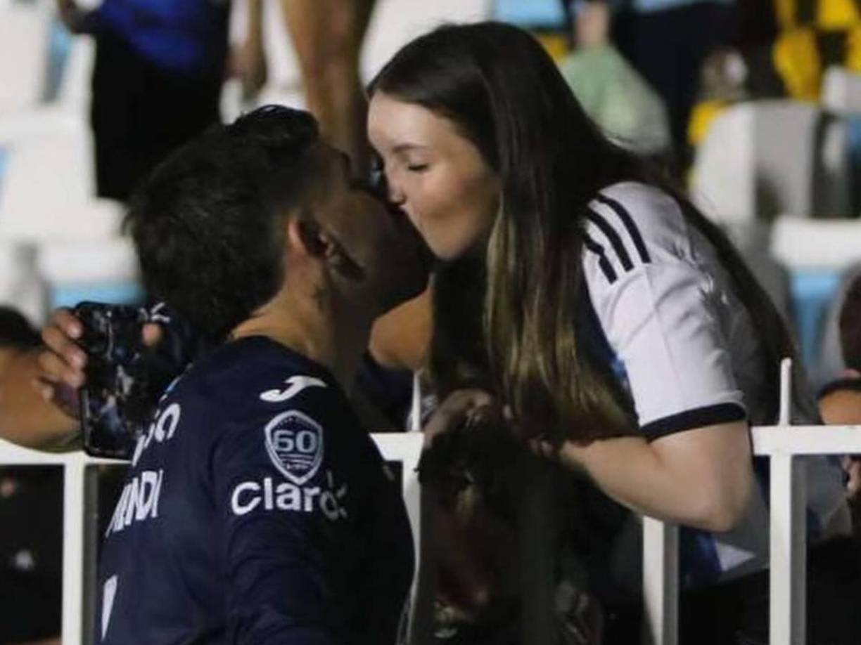 “Mi madre lo quiere mucho a Auzmendi, se la ganó. Es un hombre muy lindo, nos trata bien”, fueron unas de las confesiones de la chica hondureña. 