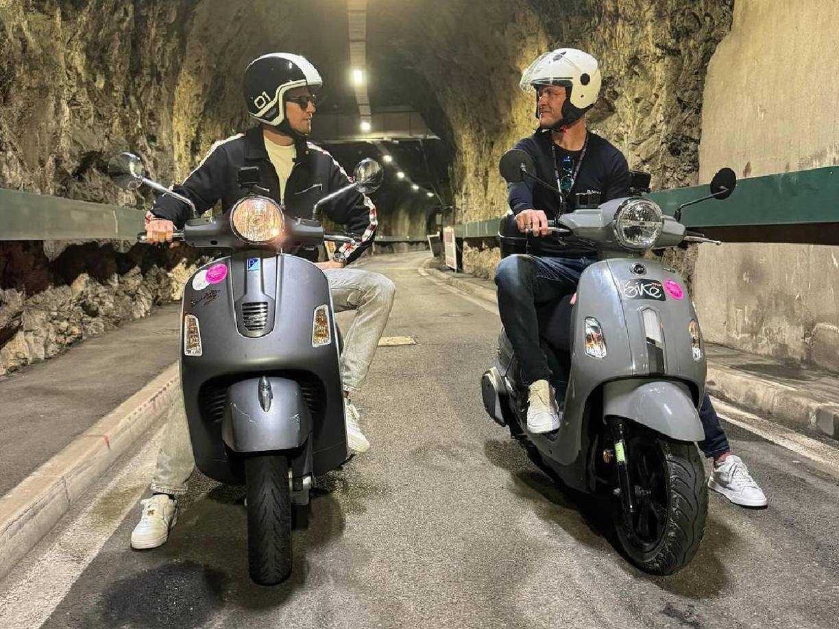 Además, Schumacher tendría intenciones de llevar a los juzgados alemanes el tema con el fin de comprobar que su exesposa, de la que se separó hace 10 años, sabía del tema de su orientación. 