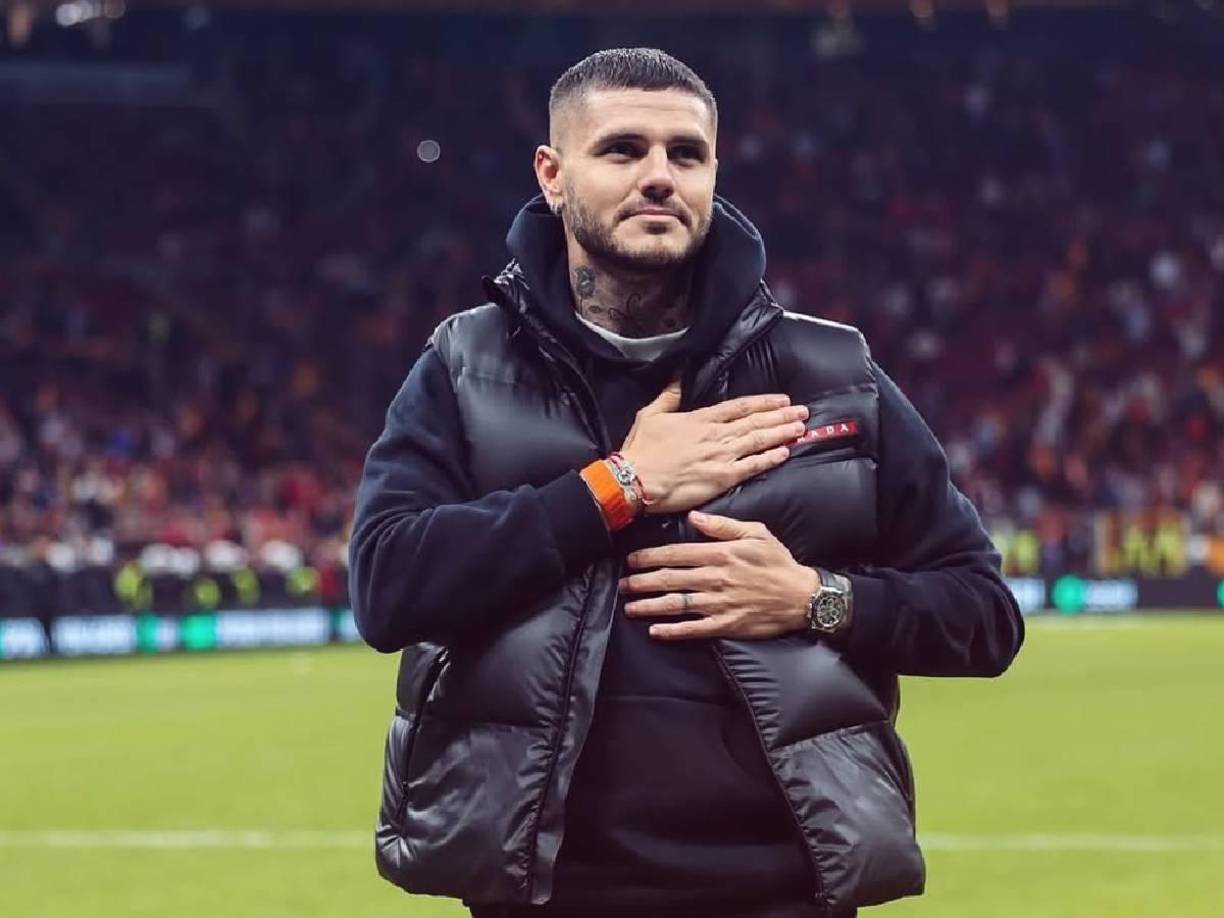 Días después de que revelara varios chats que mantuvo con el futbolista en programa de televisivo, en el que el jugador del Galatasaray nombraba a la China Suárez.