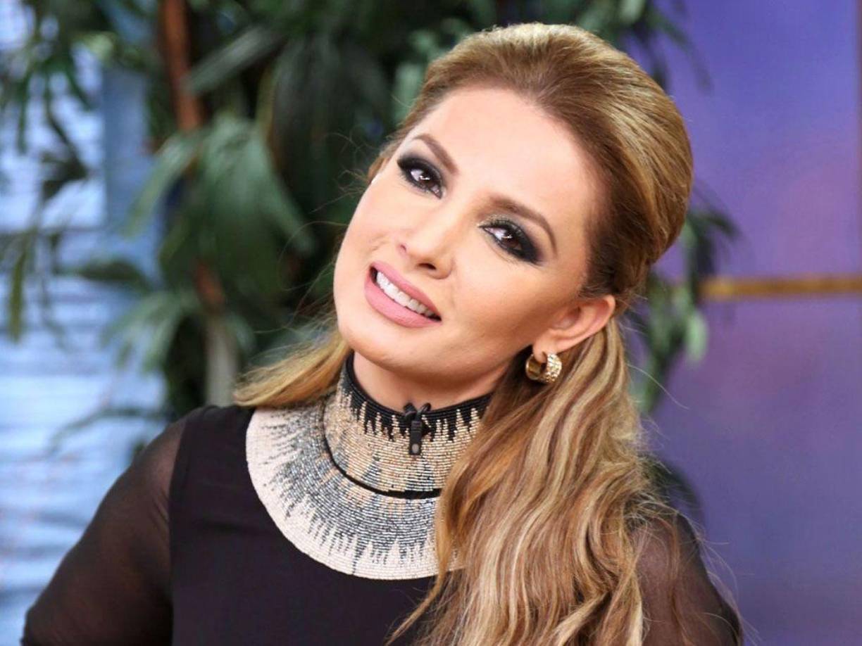 La actriz y cantante Paty Navidad ha generado controversia por sus polémicas declaraciones.