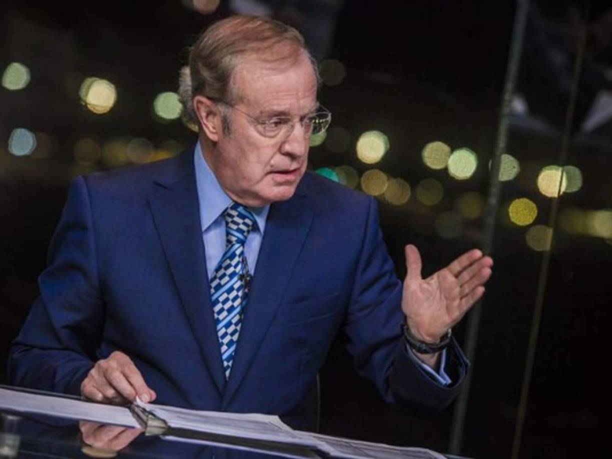 “Chicharito comprometió las relaciones de pareja y hay un grupo que se opuso inmediatamente, Chicharito no pudo pedir perdón a tiempo. Martino habló con él. Chicharo negó todo y el chico que se encargó de mover todo el asunto que trabajaba en la Federación fue despedido, ahora trabaja para la FIFA y Chicharito decía mis goles, mis goles, pero esto pasó cuando andaba mal y cuando se divorció de su pareja y se quedó sin Mundial”, comentó José Ramón Fernández.