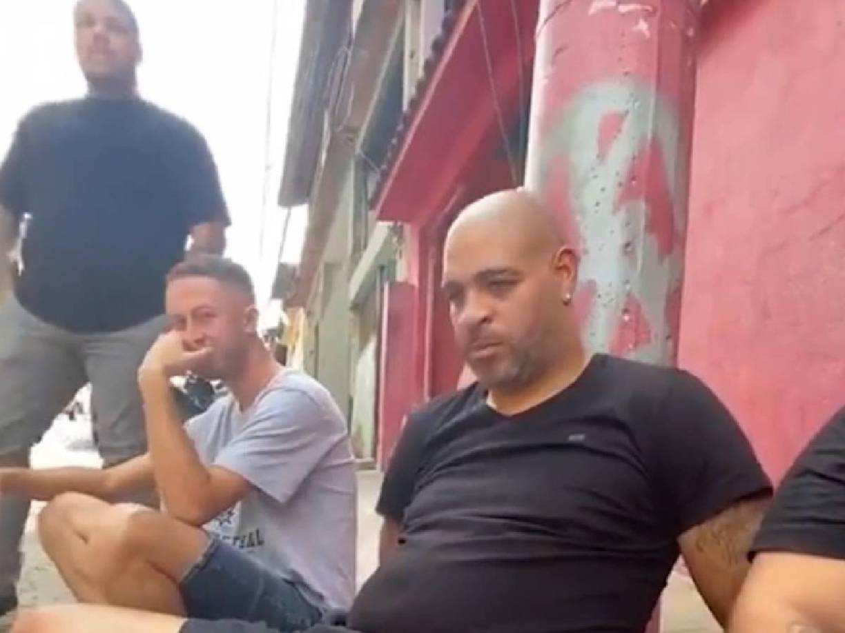 Adriano brilló hace algunos años en la Serie A con el Inter de Milán, pero a sus 34 años decidió retirarse. Luego de esto cayó en adicciones, en especial la del alcohol.