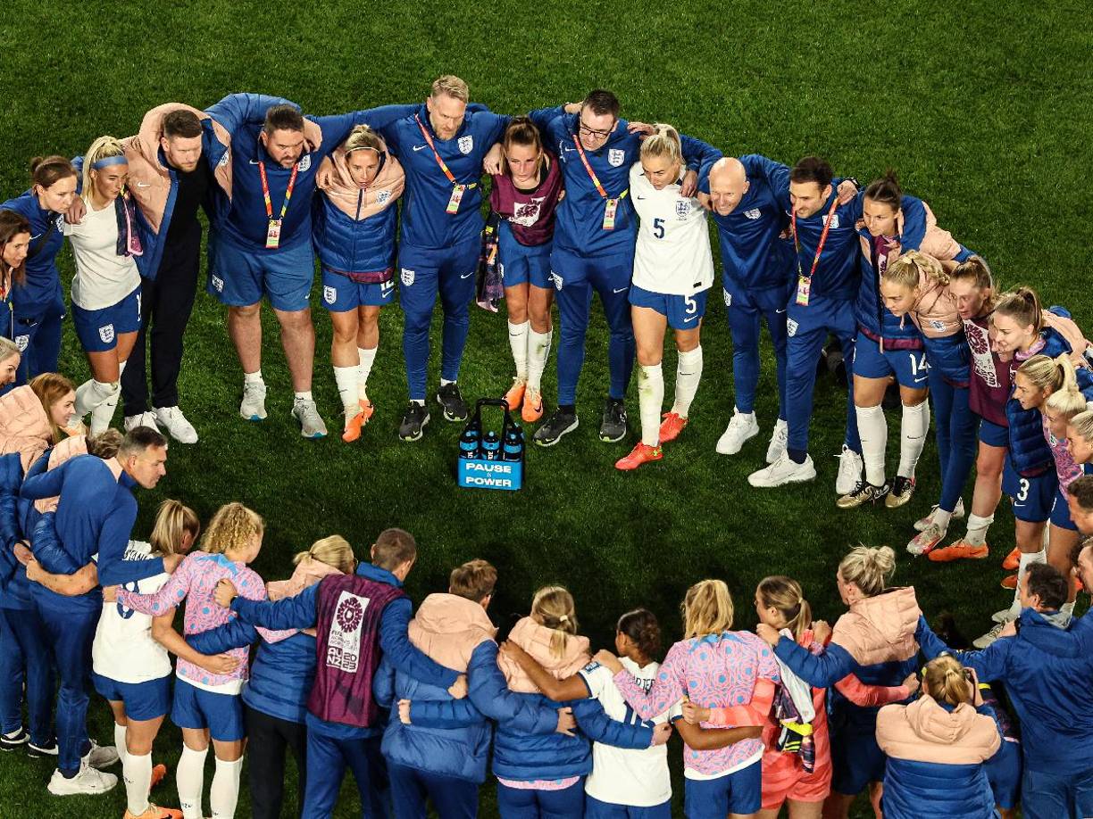 Australia recibirá a Inglaterra el próximo miércoles en Sídney en un duelo de fuerte rivalidad que define al finalista del Mundial.