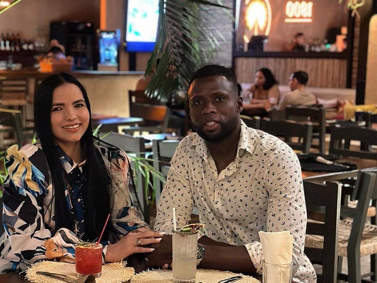 Paula y Yustin en una de las citas que han tenido en un restaurante de Tegucigalpa.