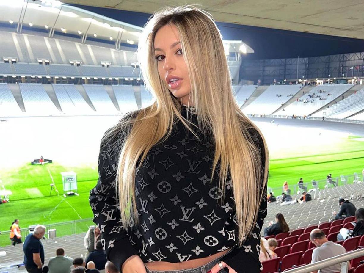 “Contigo en cualquier lugar”, fueron las palabras de la bella Valentina para Rigoberto Rivas luego que sorprendió al hondureño al llegar a Turquía para presenciar el debut del catracho en el fútbol turco.