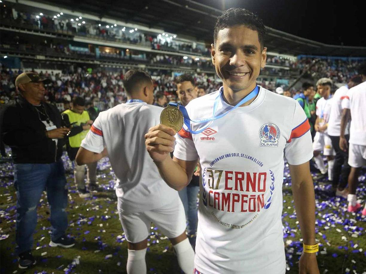 “Hoy me levanté con la noticia de que mi abuelo no estaba más con nosotros, pero más emocionado aún, mi papá esta orgulloso y no lo pude acompañar en su momento pero él quiso que estuviera acá y jugara”, mencionó Carlos Pineda.