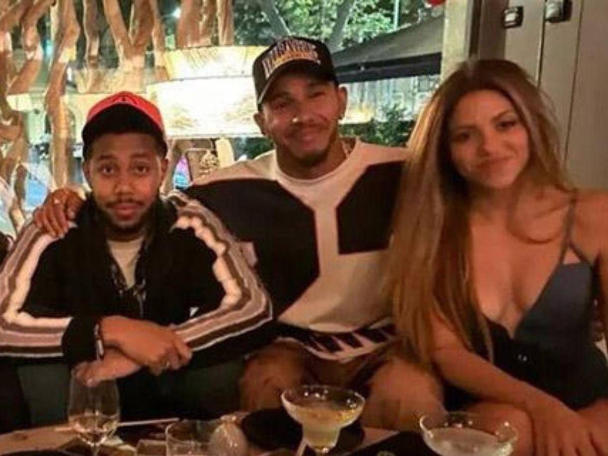 De acuerdo con varios de los seguidores de la intérprete de Acróstico, el piloto de Mercedes pudo haberle hecho un lujoso regalo a Shaki como muestra de su interés por ella. En los comentarios que se leen en el más reciente post de la cantante en Instagram, varios de ellos hicieron sus conjeturas.