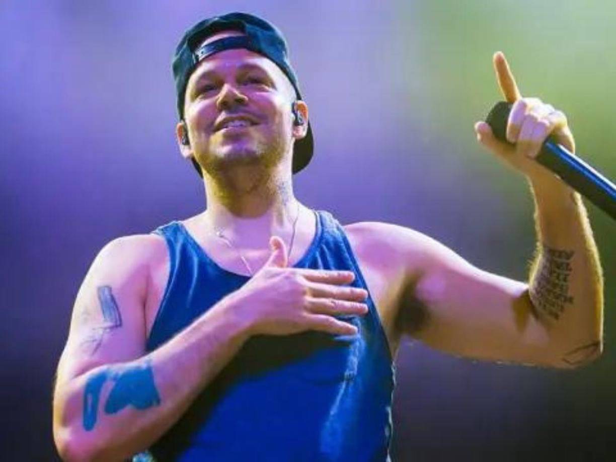 A raíz de eso, el músico no se quedó de brazos cruzados y decidió ponerse a investigar y sobre todo, ir hasta aquel país y ver con sus propios ojos todo lo que ahí ocurría. Tiempo después, grabó el video de su canción Multi Viral en Palestina, por lo que hoy exigió a todos sus colegas dejar de lado el temor a ser cancelados y alzar la voz.