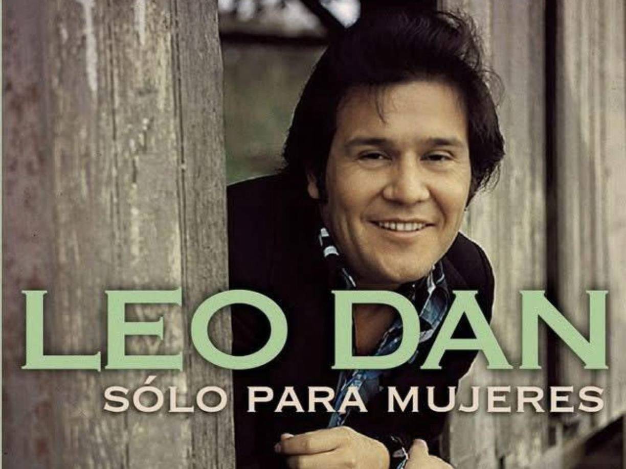 En 1980, Leo Dan regresó a Argentina, donde, además de continuar su carrera musical, incursionó en la política al postularse como candidato a gobernador de Santiago del Estero. Aunque no tuvo éxito en la política, siguió componiendo y grabando temas populares como “Más que un loco”, “Pídeme la luna” y “Ojos azules”.