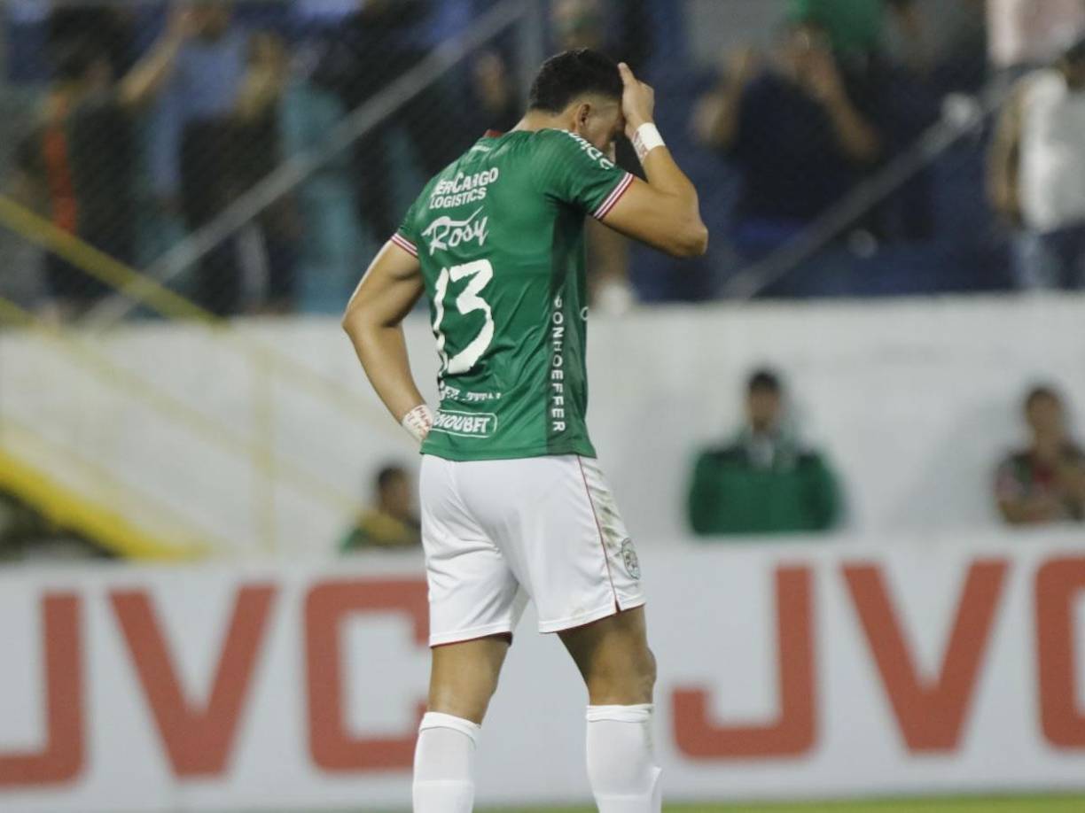 Ángel Tejeda fue uno de los villanos en la tanda de penales al fallar su lanzamiento. Lo mandó a las nubes.