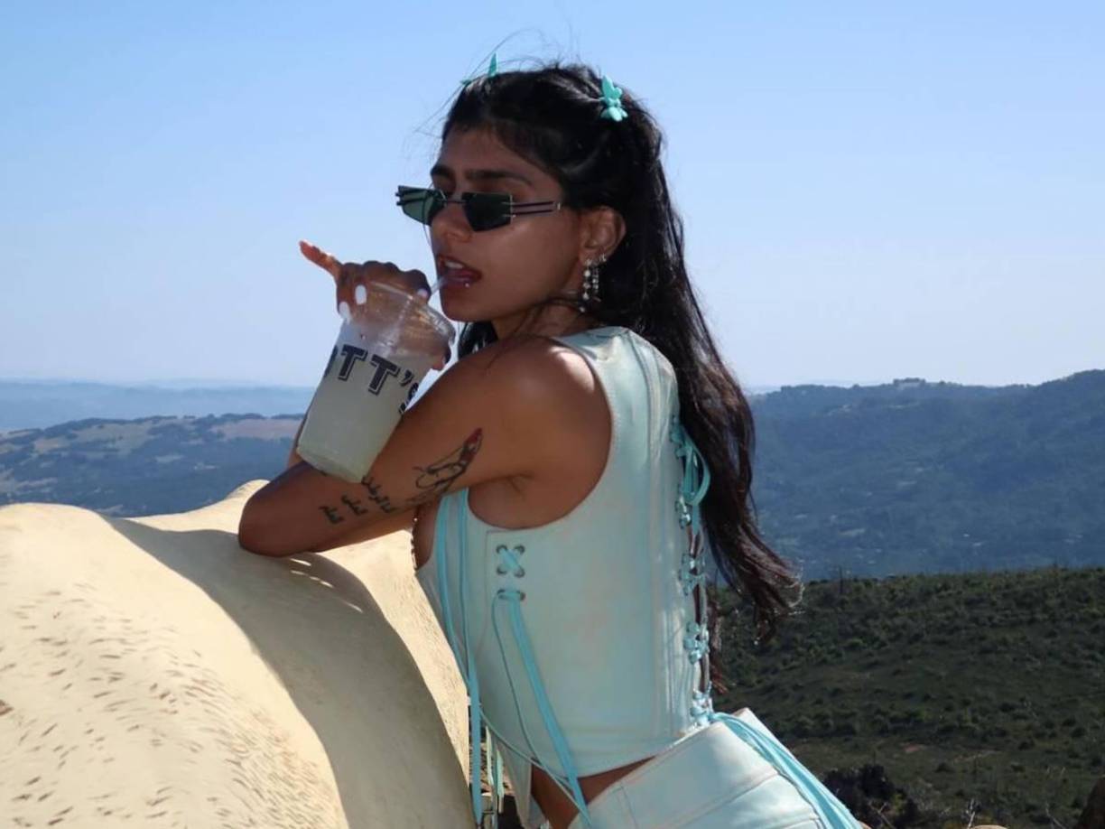 Khalifa estuvo casada en dos oportunidades: en 2011 con su novio de la escuela secundaria, pero se divorció cinco años más tarde. Luego, con el chef sueco, Robert Sandberg, de quien se separó a los pocos meses. Una de sus últimas parejas fue el cantante y compositor puertorriqueño, Jhay Cortez.