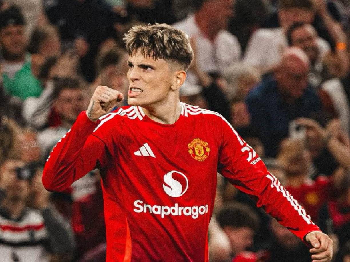 Según cuenta El Corriere dello Sport, ante la llegada de Dorgu al Manchester United, el interés por Garnacho en el Napoli se mantiene.