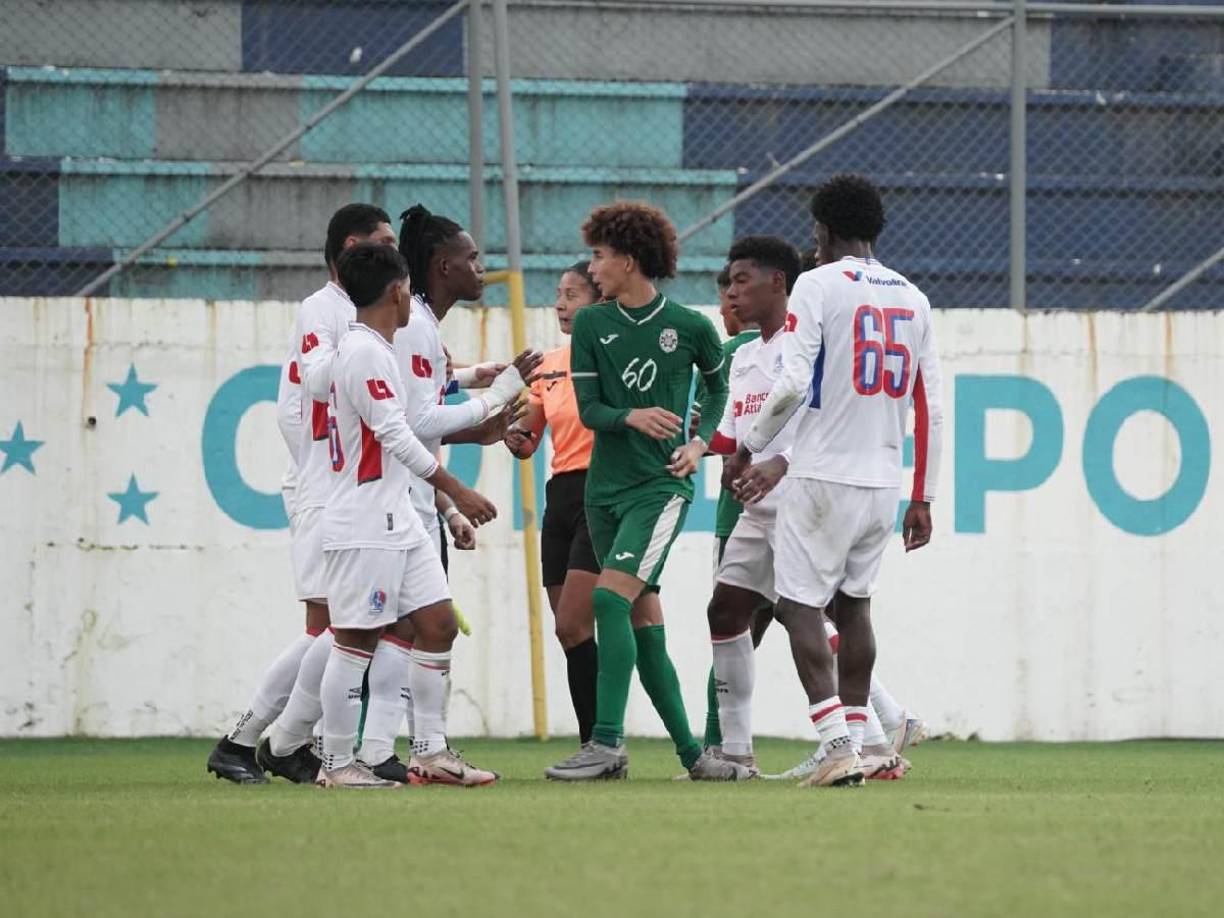 Finalmente, la semifinal entre Marathón y Olimpia comenzó a las 4:00 PM, una hora más tarde de lo pactado.