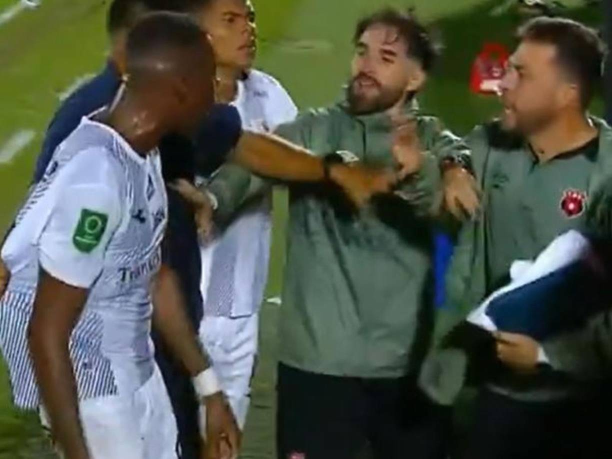 Según transcendió, todo empezó tras el pitazo final del partido cuando un asistente del Alajuelense le arrebató una bandera a un miembro del Herediano, desatando la furia y los golpes.