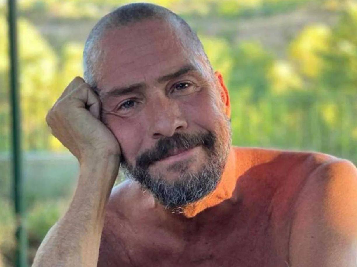 El periodista español José Manuel Parada dijo en el programa Y ahora Sonsoles que el ex de Miguel Bosé, Nacho Palau, había hecho un largo viaje por carretera para ir a ver el concierto de Martin en la ciudad gallega de A Coruña, donde compartió con el astro boricua. Hacer tantos kilómetros, se insinuó en el show de la cadena Antena 3 , daba de qué pensar si había algo entre ellos.