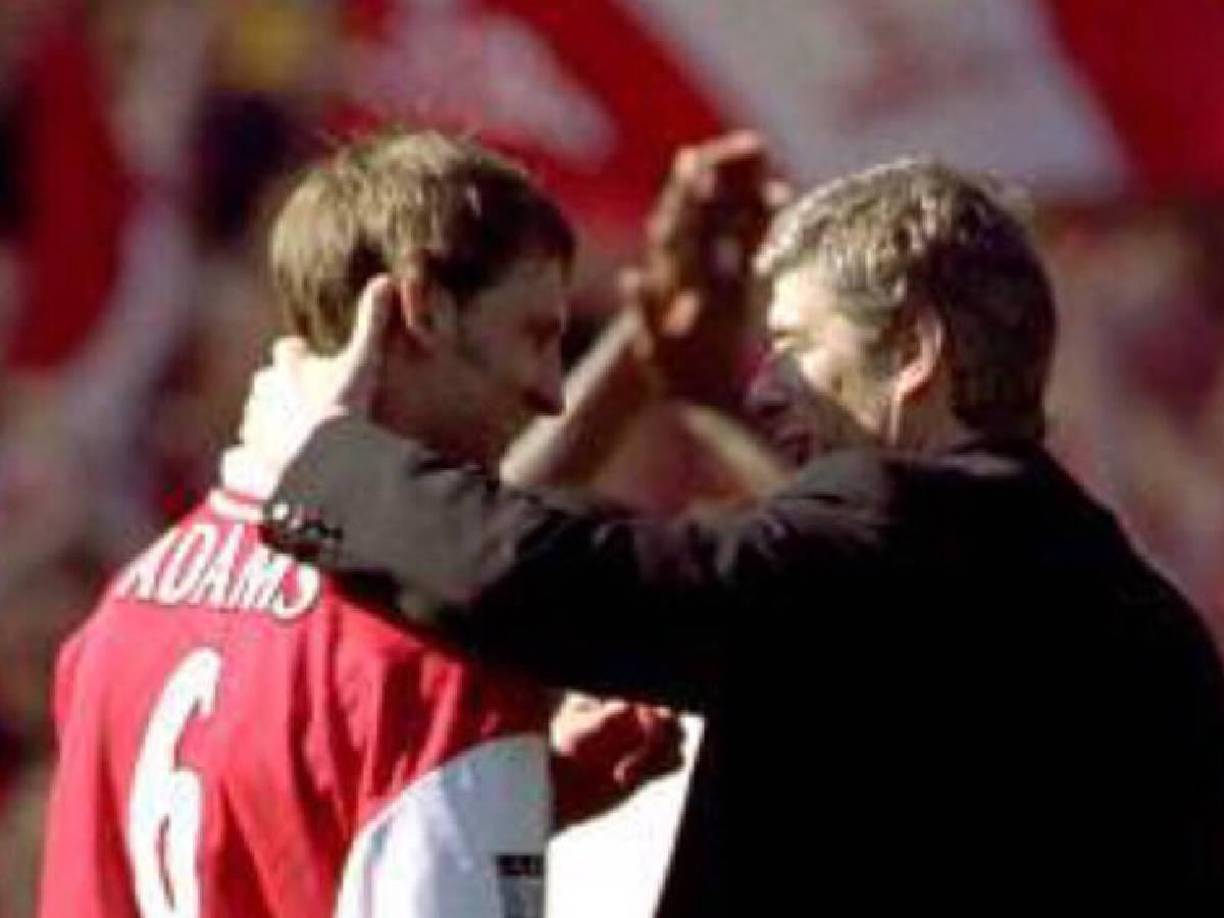 “El alcohol volvió a estar en mi mano, una juerga de 44 días. Al final de mi bebida, he visto cosas salir del armario. Estaba paranoico. Pensé que había alguien en la casa. Pensé que estaba matando gente”, confesó.