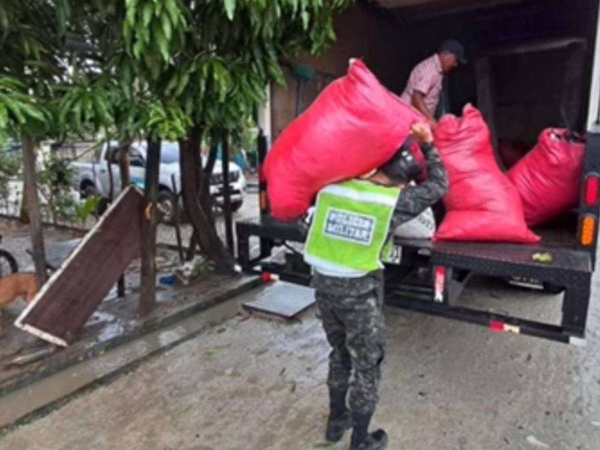 Las Fuerzas Armadas de Honduras a través de la Policía Militar del Orden Público realizó trabajos de evacuación y rescate en lugares a afectados por el frente frio en la zona norte de Honduras.