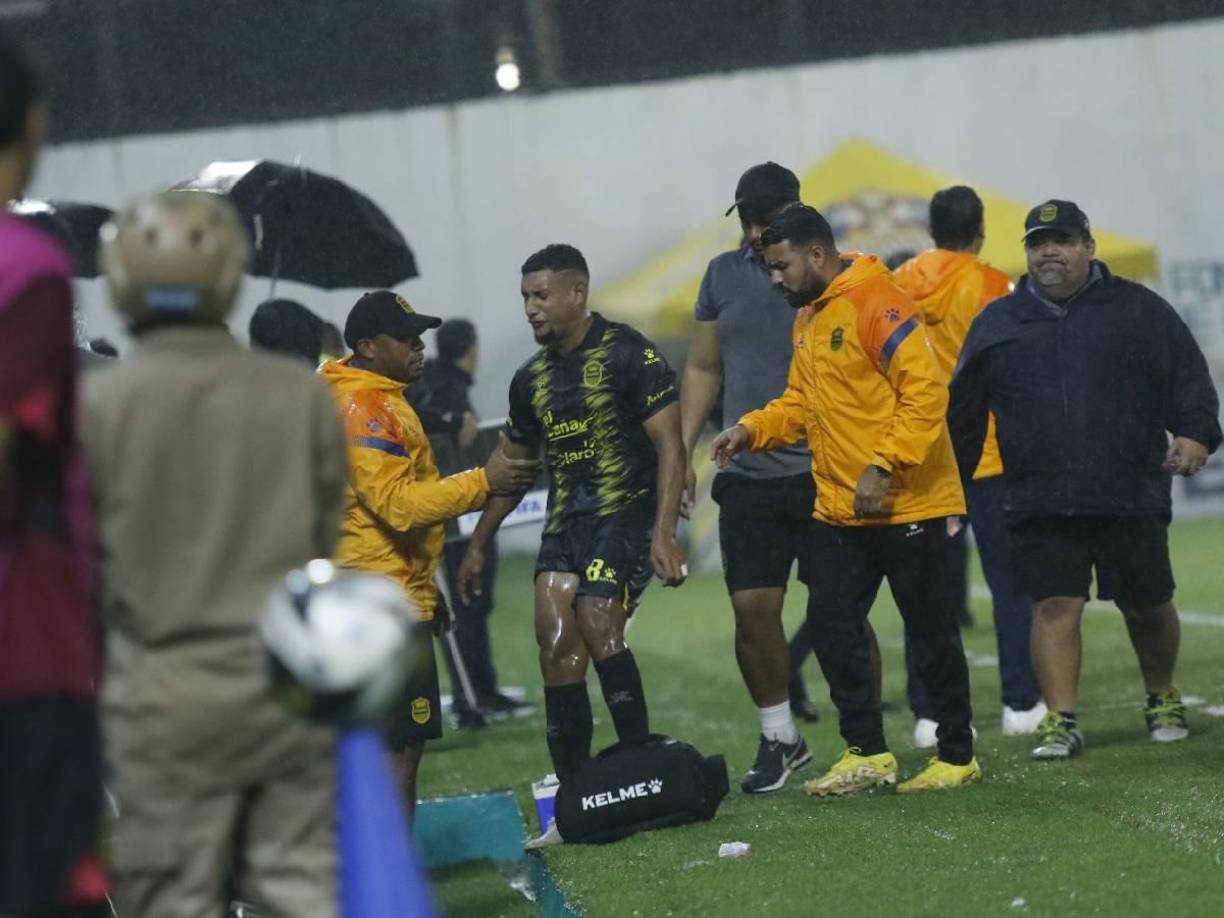 Así fue la reacción de Bryan Acosta debido al tema de la lesión en el encuentro ante los carpinteros.