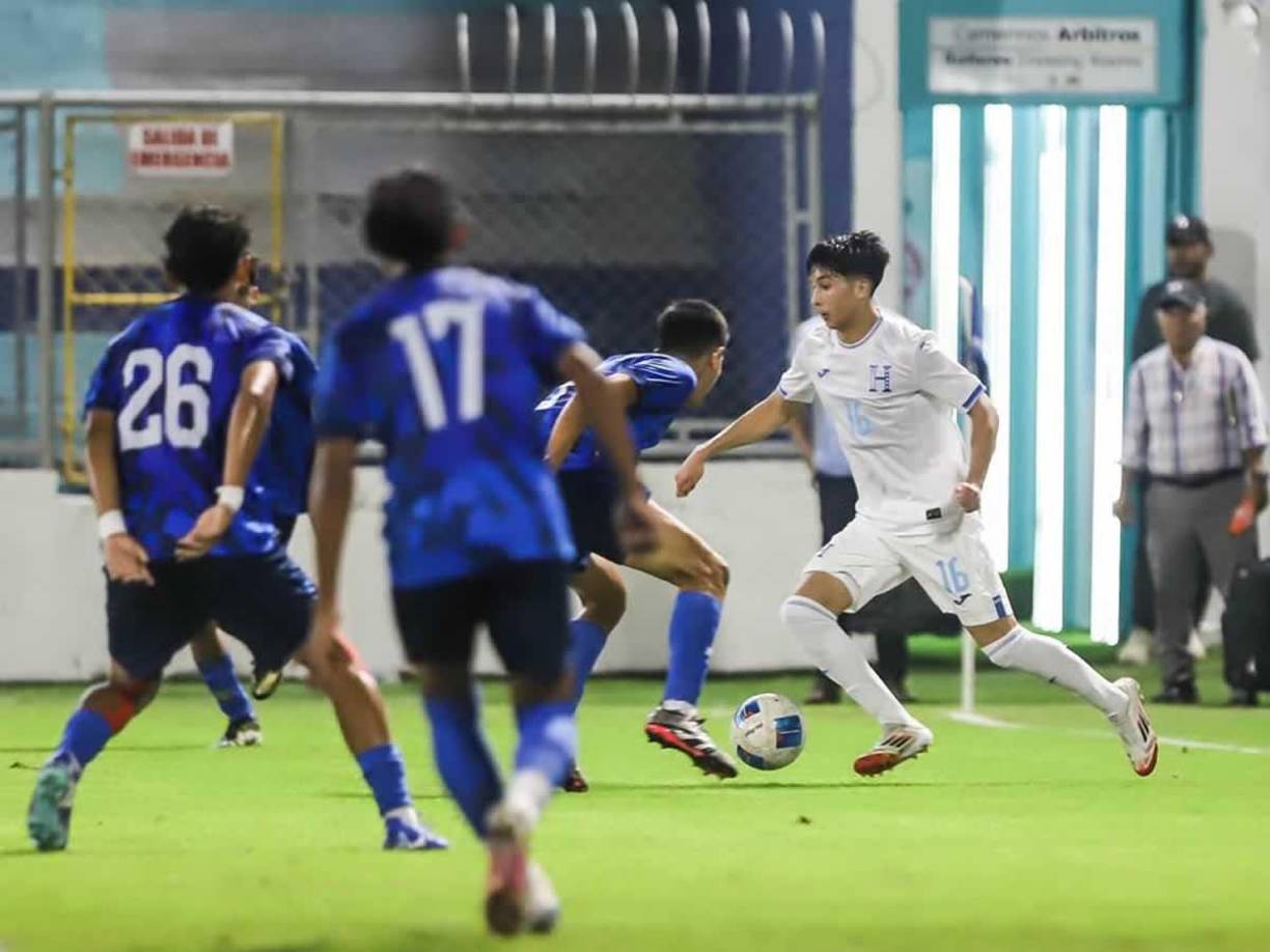 Nicolás Balbás se siente cómodo jugando como extremo por ambas bandas, se considera un futbolista con muy buena técnica.