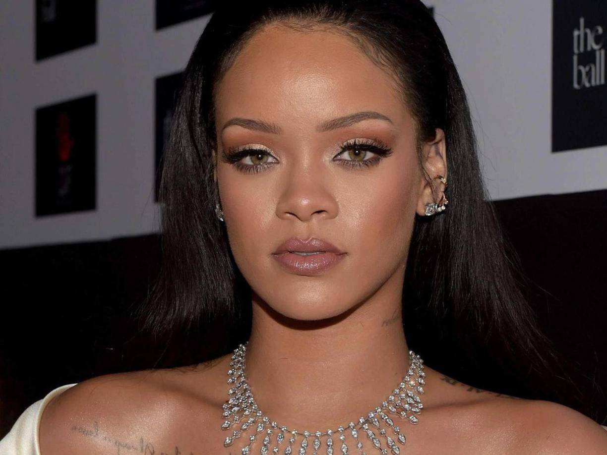 No obstante, <b>Rihanna </b>ha aclarado en varias ocasiones que parte de su riqueza también la destina a ayudar a otras personas.