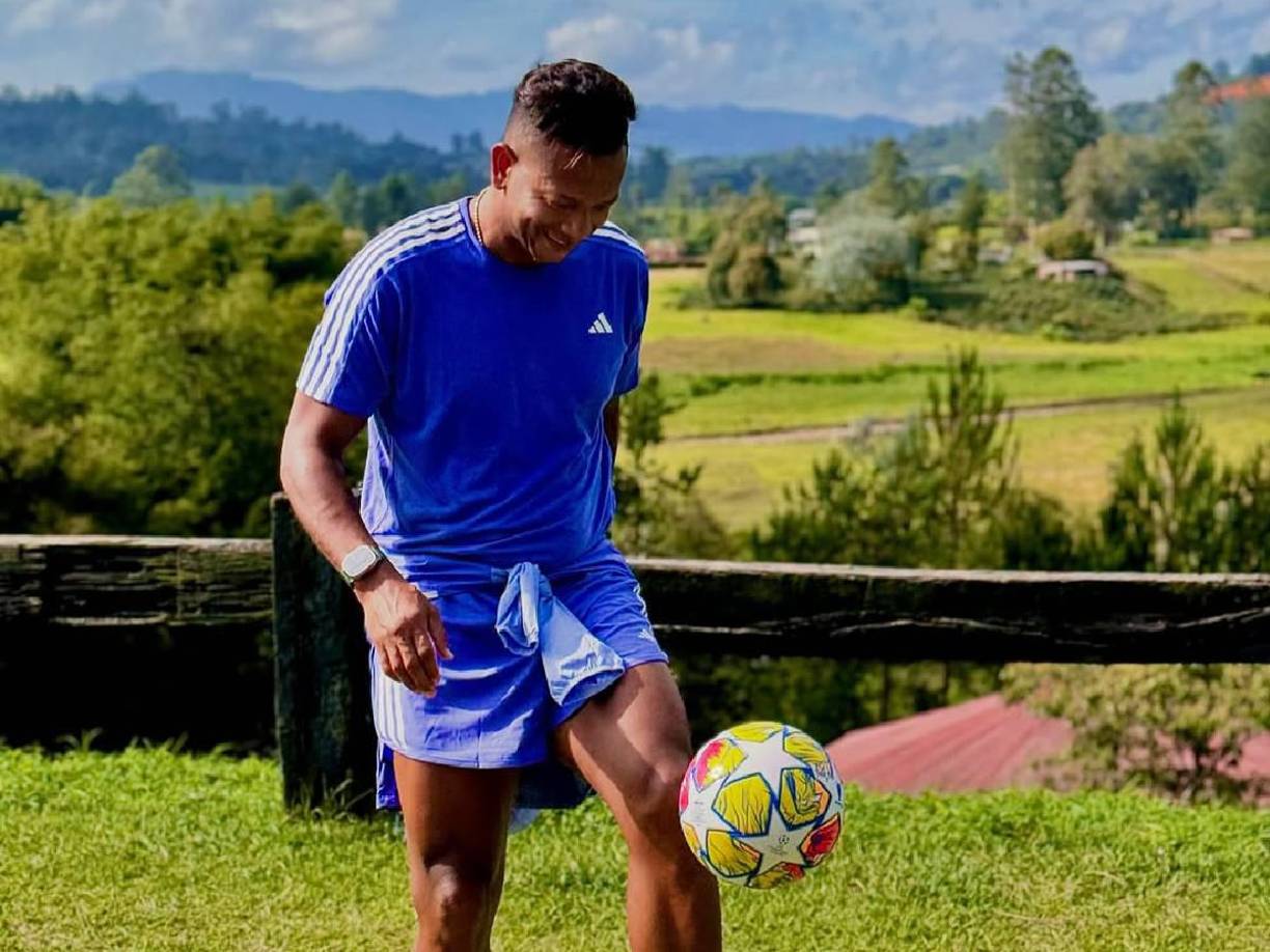 “Me emborrachaba 2 días antes del partido y llegaba al partido, funcionaba y ganábamos, hacía 1 o 2 goles... Trabajaba más de cuando no tomaba por el cargo de consciencia...”, recordó el exjugador en una entrevista a ‘Los Informantes’.