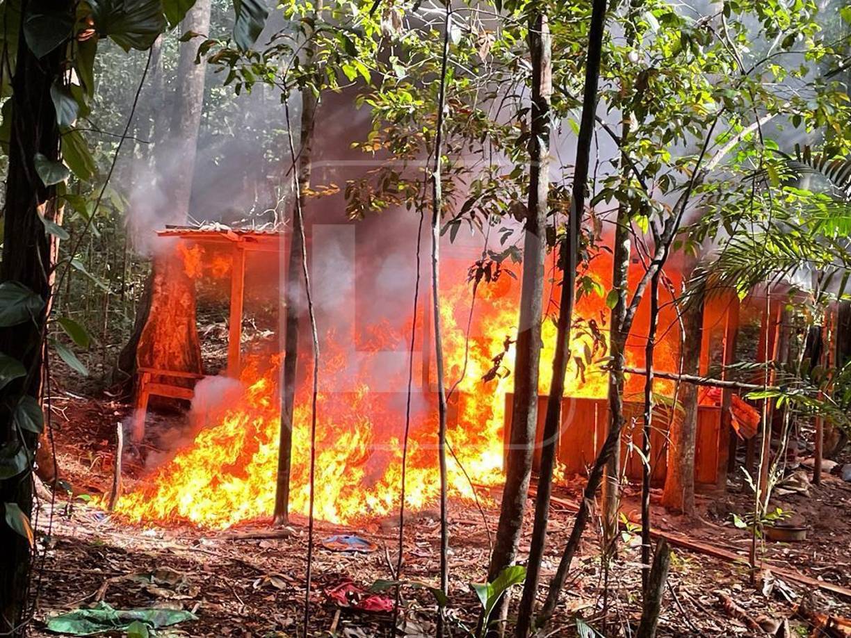 Miembros de la Agencia Técnica de Investigación Criminal (ATIC) en conjunto con las Fuerzas Armadas (FFAA) destruyeron este domingo dos narco laboratorios en el departamento de Colón, nororiente de Honduras. 