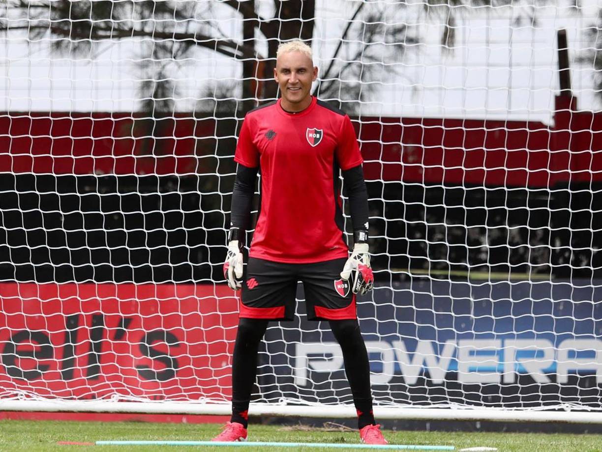 Después de su presentación, Keylor Navas realizó su primer entrenamiento como portero de Newell’s.