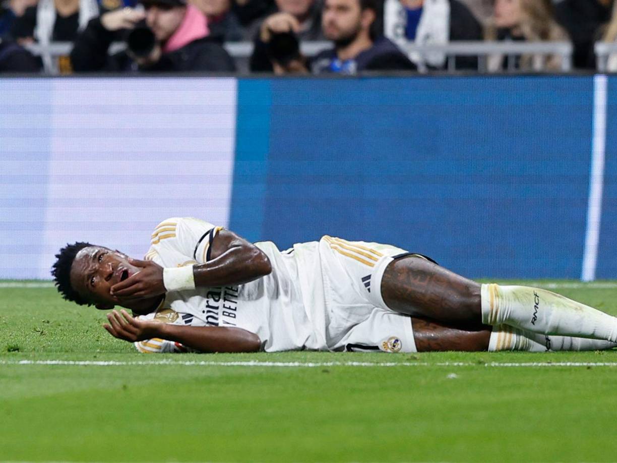 Las cámaras de Movistar+ captaron una discusión durante el encuentro entre el jugador brasileño y el portero del Rayo Vallecano.