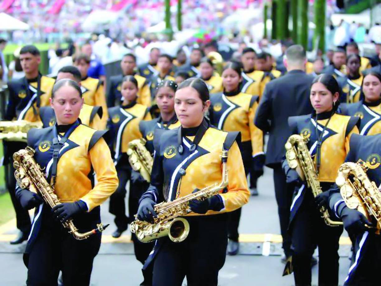 El destacado Instituto Bethel de la<br /> ciudad de La Ceiba desfiló en Tegucigalpa.