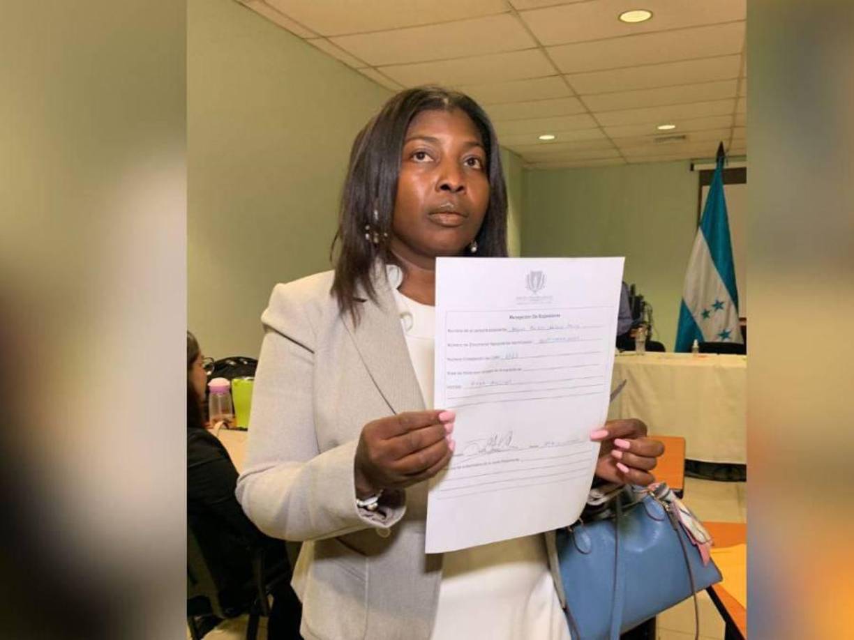 21. Reyna Teresa Valerio Harry