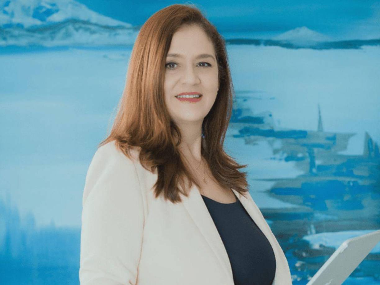 Esta es la primera vez que el gobierno se refiere a Celebertti, que según medios de prensa fue impedida de entrar a Nicaragua el pasado 22 de noviembre tras acompañar a la flamante Miss Universo, Sheynnis Palacios, en una visita a México luego de ser coronada en El Salvador el 18 de ese mes. Según esas fuentes, Celebertti iba acompañada de su hija Luciana, que tampoco pudo ingresar al país.