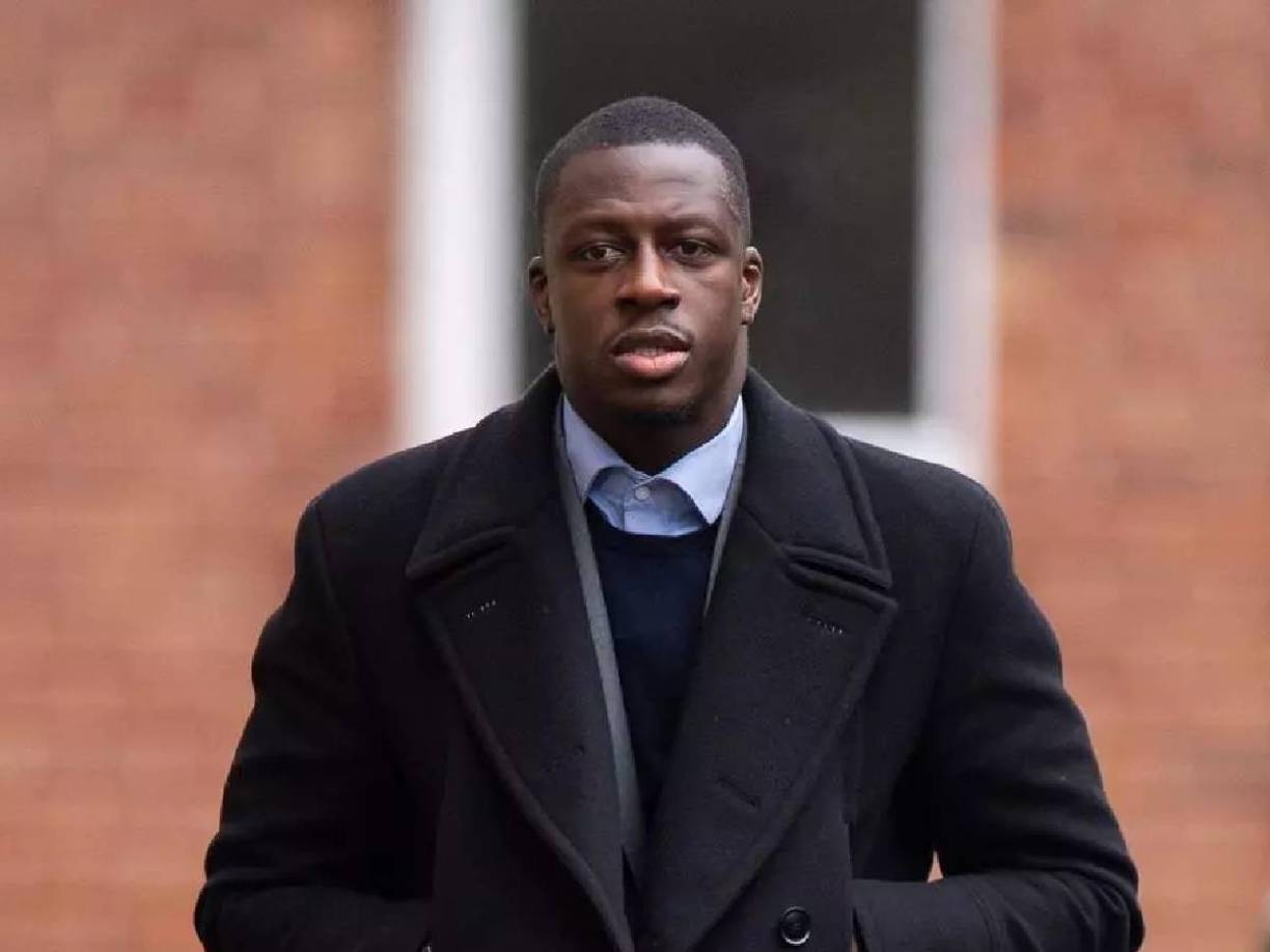 Este salario corresponde al tiempo desde que fue suspendido en septiembre de 2021 hasta que abandonó el club en junio de 2023. 