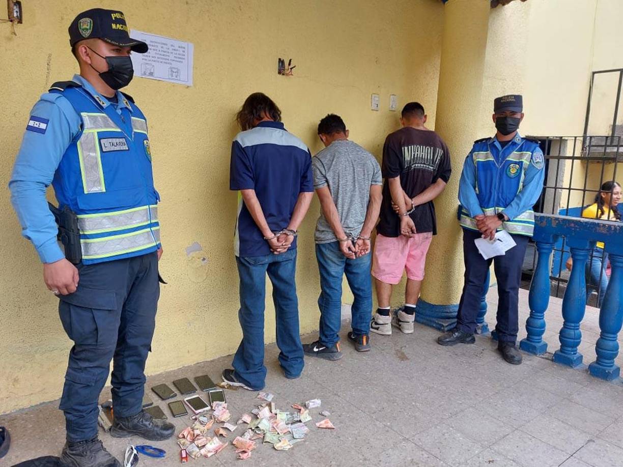 Los presuntos delincuentes utilizaban para despojar a los ciudadanos de sus pertenencias armas de juguetes.