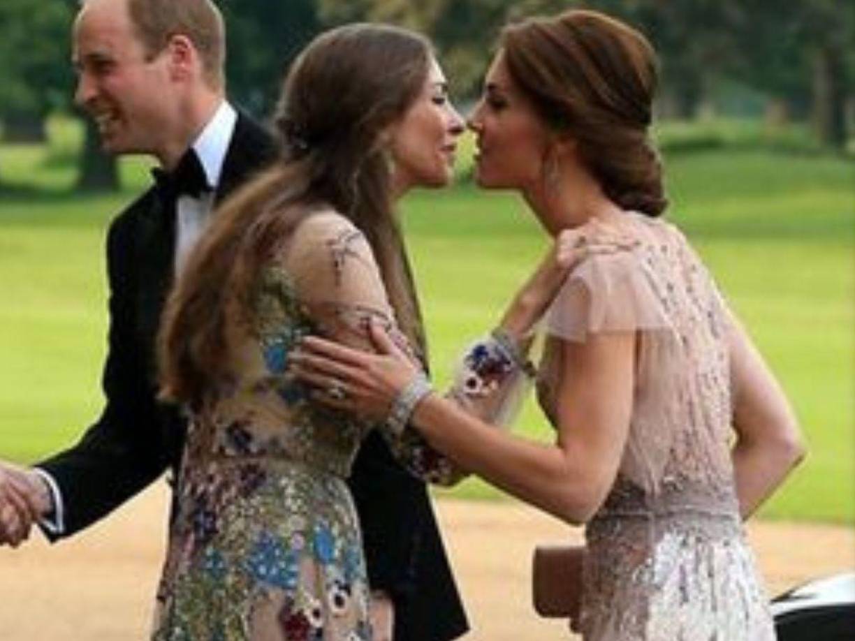 La relación de amistad entre Rose Hanbury y Kate se rompió luego de las fotografías que existían con su esposo, por lo que Kate pidió no volverse a encontrar con ella en cenas de gala ni recepciones reales.