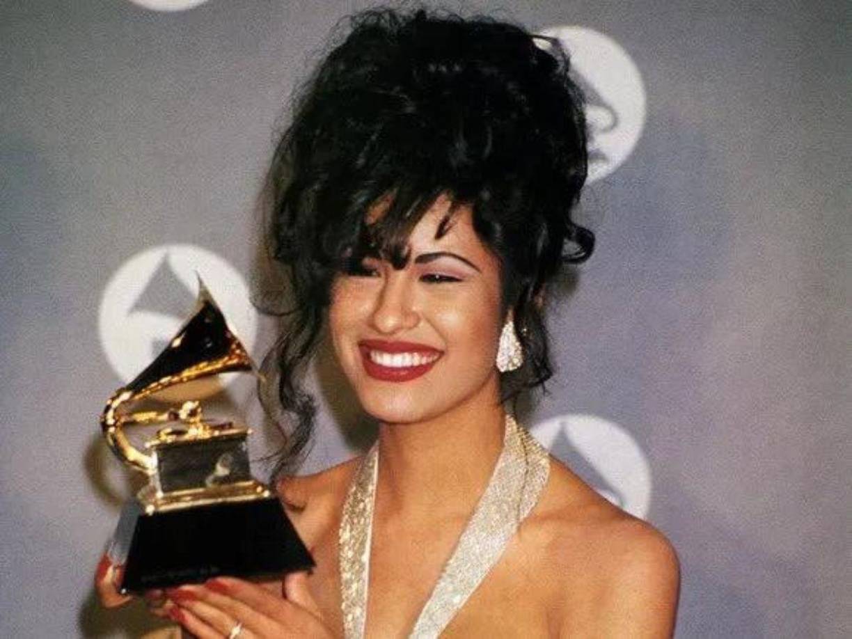 El viernes 31 de marzo de 1995 en Corpus Christi, Texas, Estados Unidos, la presidenta de su club de fans, Yolanda Saldívar le disparó en el hombro a la cantante de tan solo 24 años.