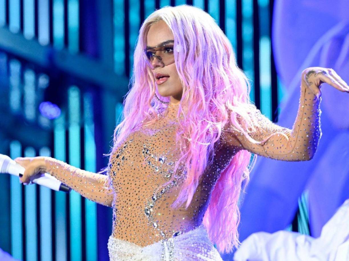 Debido a esta predicción Mhoni le pidió a la cantante que se cuidara y estuviera atenta a su alrededor para evitar esta situación.