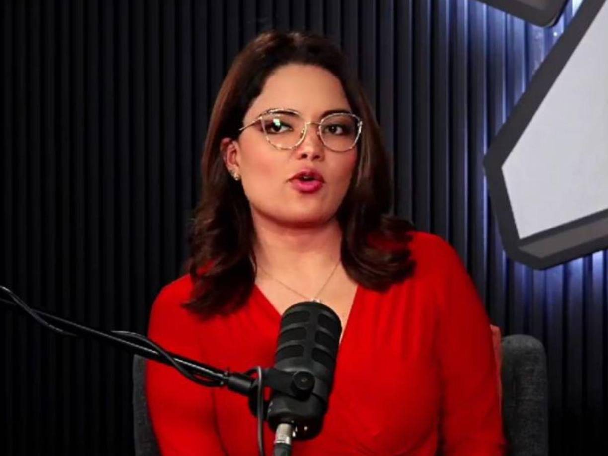 Ariela Cáceres reveló que antes de ser periodista soñaba con ser oficial de policía, pero no se lo permitieron. 