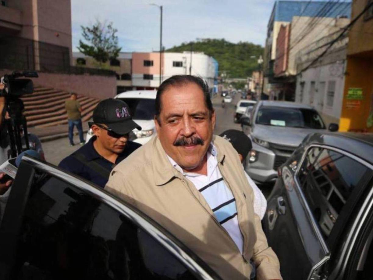 Antes de su divulgación, Carlos Zelaya se presentó voluntariamente a la Fiscalía para rendir una declaración en la que admitió la autenticidad de la reunión con los capos de la droga.