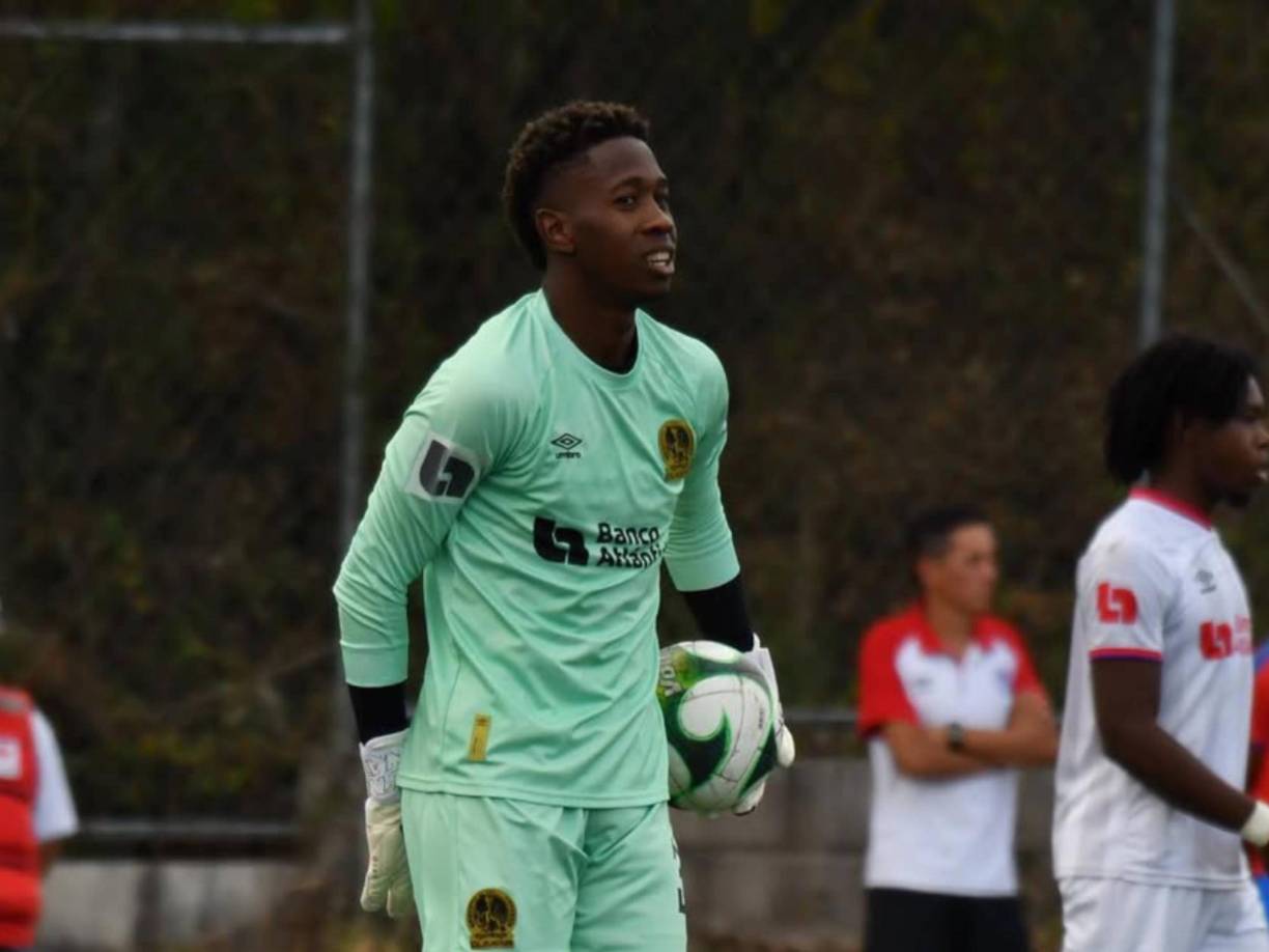 Diario Diez informa de que Olancho FC busca los servicios del portero Alex Güity ya que el jugador no desea ser el tercer guardameta de los blancos.