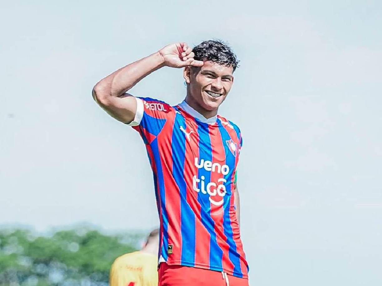 Fabrizio Romano adelanta que el joven lateral izquierdo paraguayo de 17 años Diego León se unirá al Manchester United a partir de julio de 2025, cuando cumpla la mayoría de edad.