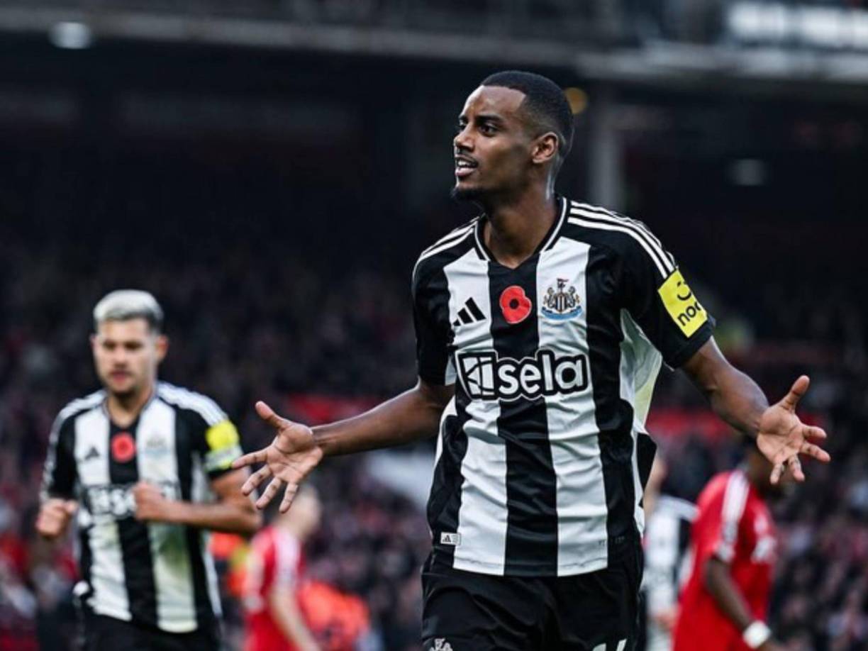 Aexander Isak podría volver a LaLiga para jugar en Barcelona. El ariete sueco está en duda con el proyecto del Newcastle al no jugar Champions League esta temporada y los azulgranas están atentos a una posible salida. Según Mundo Deportivo, es el favorito para reemplazar a un Lewandowski que ya tiene 36 años. Ya se habla de contactos.