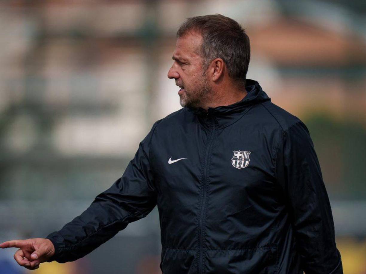 Pocos días de descanso: con Hansi Flick, los jugadores apenas tienen días de vacaciones. El técnico opina que son días perdidos y quiere al equipo al máximo.