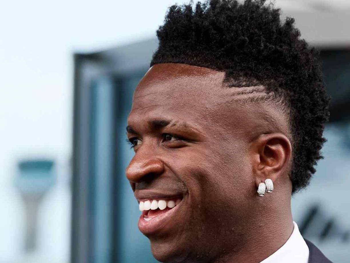 El Real Madrid lleva desde verano trabajando en un nuevo contrato para Vinicius, que ya renovó con los blancos el pasado 31 de octubre de 2023.