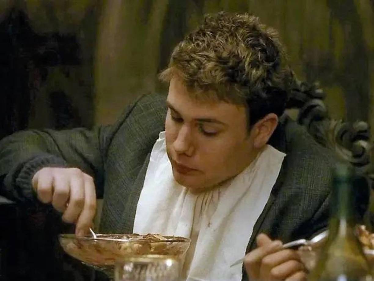 Robert Knox interpretó a Marcus Belby en “El Príncipe Mestizo”, uno de los estudiantes que Harry conoce después de ser invitado al “Slug Club” de Horace Slughorn. El actor murió a la edad de 18 años cuando fue apuñalado mientras intentaba defender a su hermano menor en una pelea, según ITV.