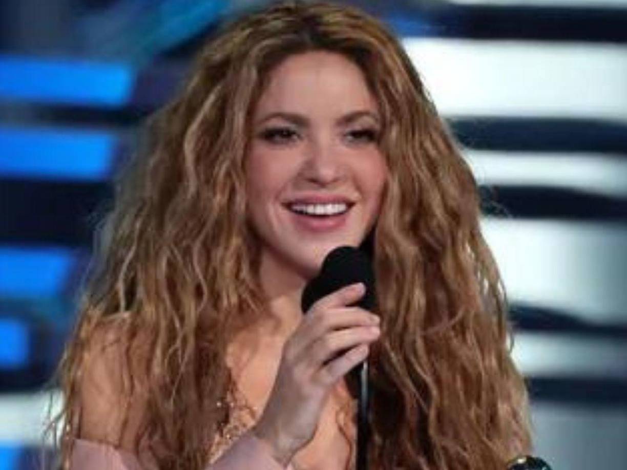 La cantante ha hablado públicamente de su ex pareja, a quien indirectamente acusó de serle infiel, en la exitosa ‘Mussic Session 53’ al lado del productor Bizarrap, sin embargo, pese a contar con una gran cantidad de reconocimientos a lo largo de este año, Shakira reveló que aún está en ‘duelo’ tras separarse de Piqué.