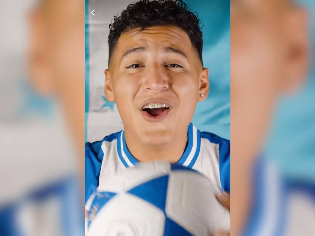 En el video Daniel muestra diversas cosas que apasionan e identifican a los catrachos y una de ellas es la pasión por el fútbol. 