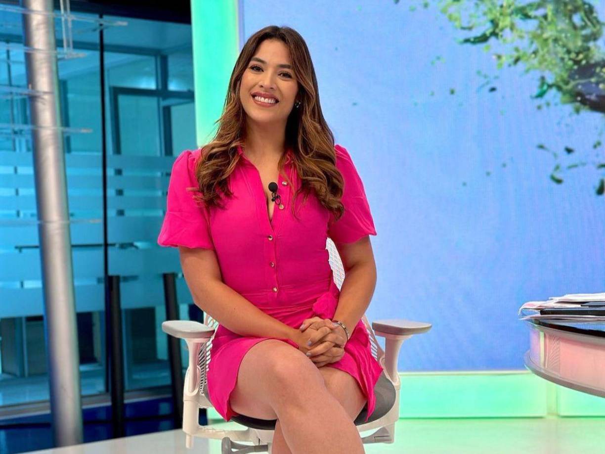 Carolina Lanza es una popular presentadora de televisión, reconocida por su desempeño en el noticiero matutino y la revista “Que viva la vida” del canal HCH. 
