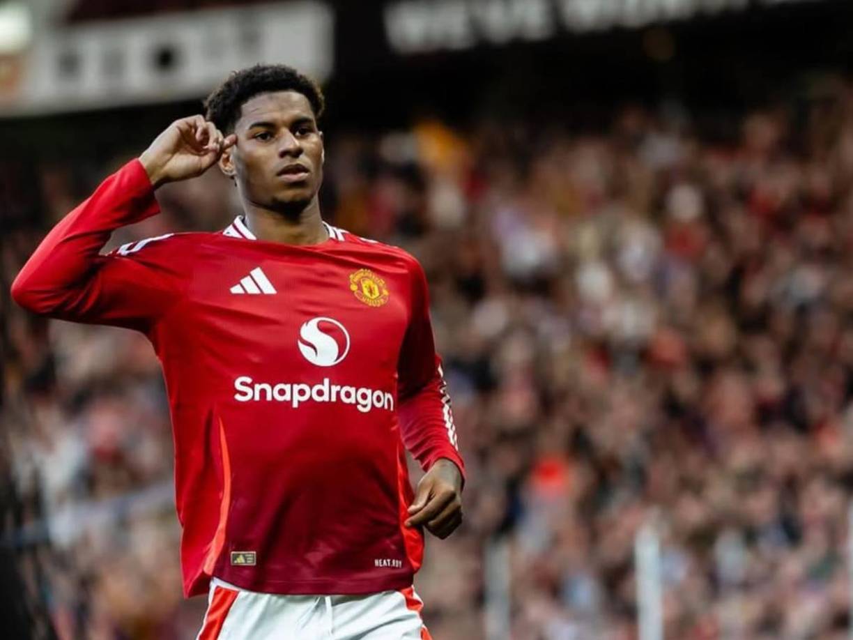 Según apunta Sky Sports, en las próximas horas habrá una reunión entre el Manchester United y el Milan para negociar por Rashford. 