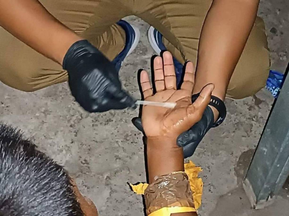 Según relato de vecinos la muerte de las dos personas se dio por diferencias originadas por el trabajo que ambos realizaban en la extracción de arena en el río Choluteca.